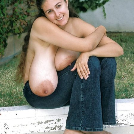 Натуральная висячая грудь