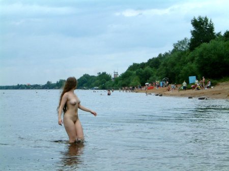 Нудистка на строгинском пляже